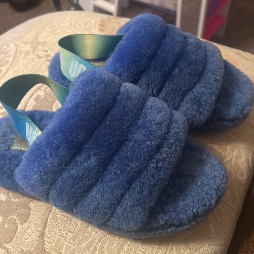 UGG Fluffy Slides
